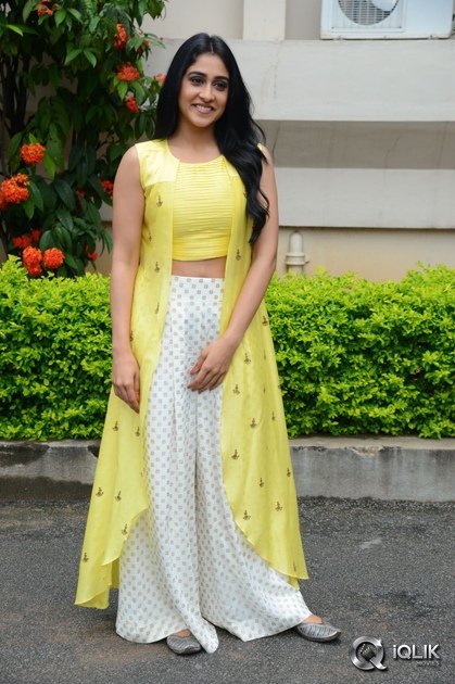 Regina-Cassandra-At-Jyo-Achyutananda-Movie-Success-Meet